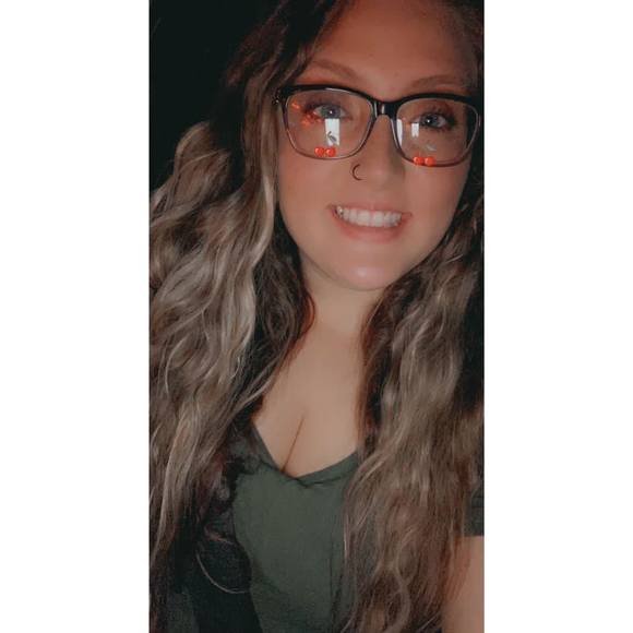 Profile Picture of Ashlyn Campbell (@ashlyn_campbell) on Poshmark