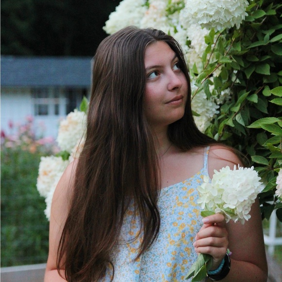 Profile Picture of Julia Boyland (@juliaboyland) on Poshmark