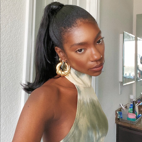 Profile Picture of Crystal Alejandro (@itscrystalbxtch) on Poshmark