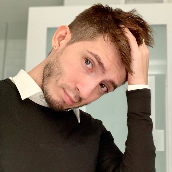 Profile Picture of Luis Claros (@luchoclarosr) on Poshmark