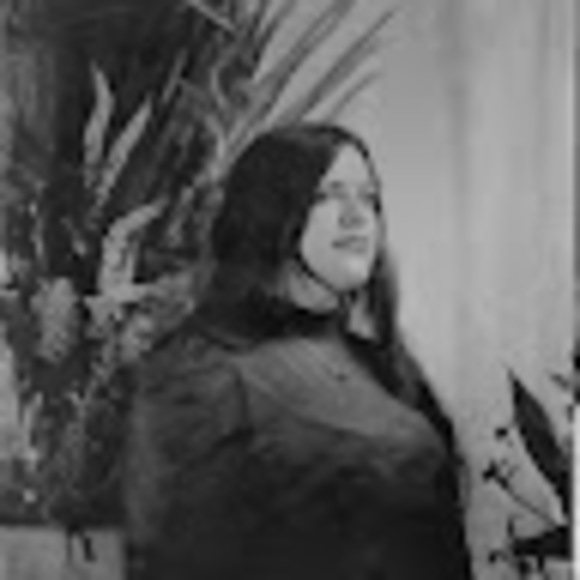 Profile Picture of Amanda Combs (@sadstreamofsilv) on Poshmark