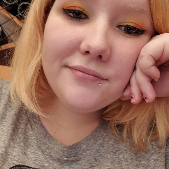 Profile Picture of Elise Shipes (@eliseshipes) on Poshmark