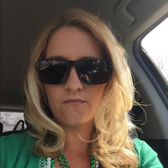 Profile Picture of T Barker (@tbarker57) on Poshmark