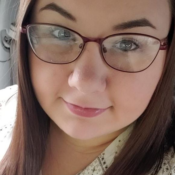 Profile Picture of Michelle Connizzo (@michelle8792) on Poshmark