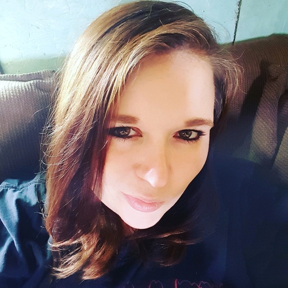 Profile Photo of Heather Fraley (@super_mom1221) on Poshmark