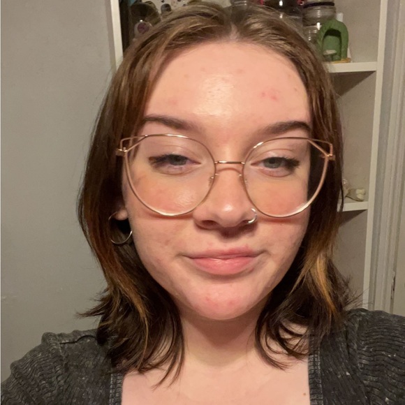 Olivia Figura - Poshmark Profile Picture of Olivia Figura (@liviafigura) on Poshmark