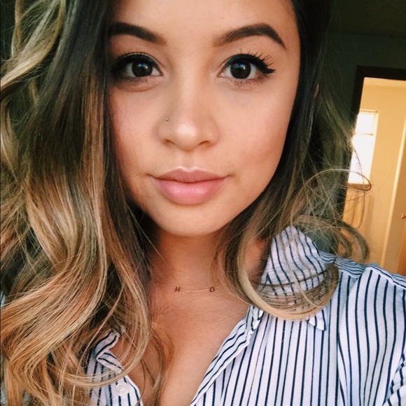 Profile Picture of Taelynn Tangonan (@taelynnt) on Poshmark
