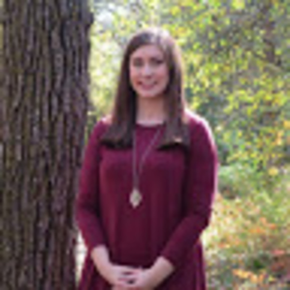 Profile Picture of Jordyn White (@jwhite72399) on Poshmark