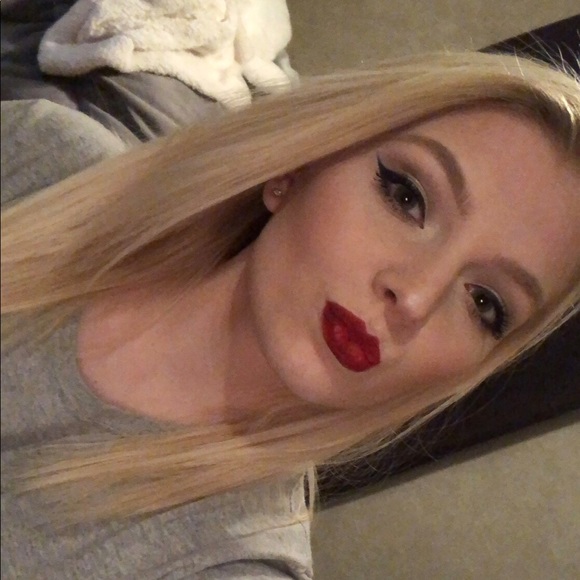 Profile Picture of Taylor Weigand (@taylorweigand01) on Poshmark