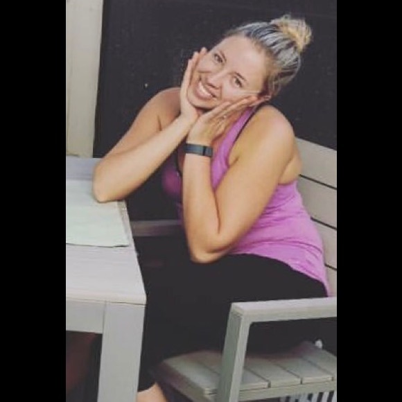 Profile Picture of Kelcey Steele (@ksteele1204) on Poshmark