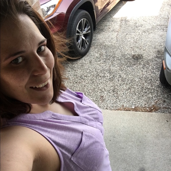 Profile Picture of Abby Scott (@abbyscott665) on Poshmark