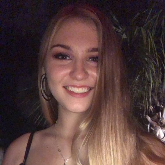 Profile Picture of Ashley Mongiovi (@ashleyjovi) on Poshmark