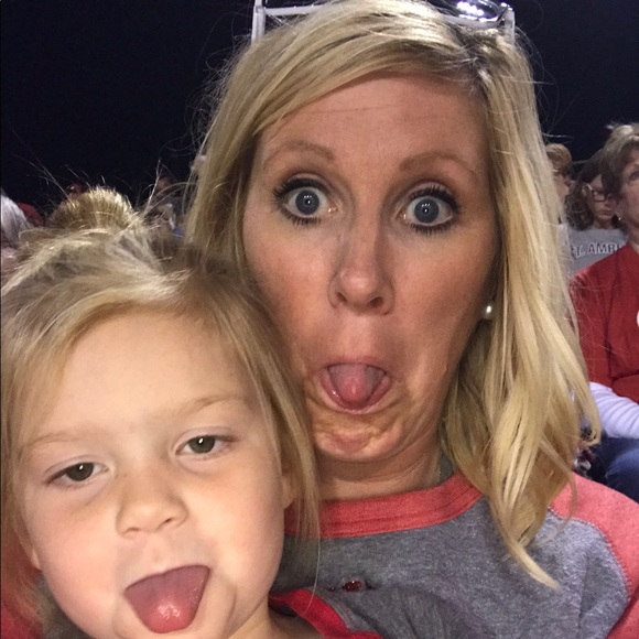 Profile Picture of Leann Schaefer (@schaefer51802) on Poshmark