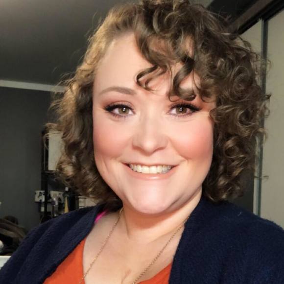 Profile Picture of Ashley Hemmingsen (@ashsue1127) on Poshmark