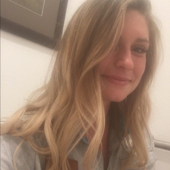 Profile Picture of Annaliese Paukert (@annaliesepauker) on Poshmark