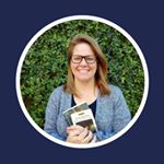 Profile Picture of Erica | Reading Here & There (@reading_hereandthere) on Instagram