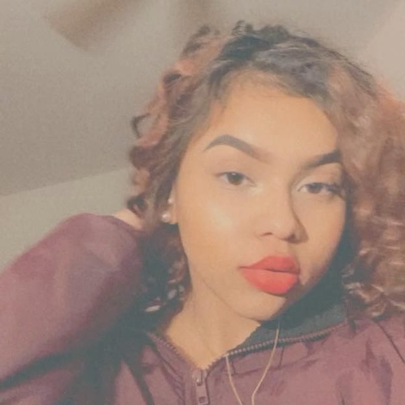 Profile Picture of Katherine Bonilla (@katherinebonill) on Poshmark