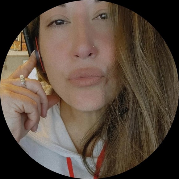 Profile Picture of Julia Mckenzie (@justlyjuju) on Poshmark