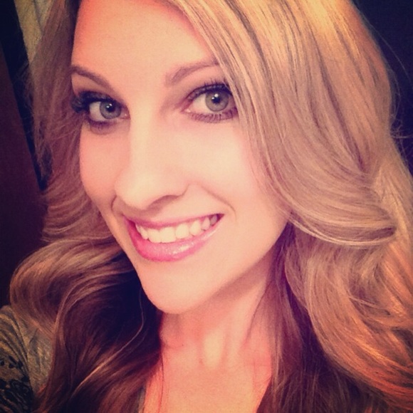 Profile Picture of Barbara Prothro (@barbaraprothro) on Poshmark