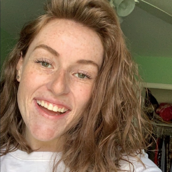 Profile Picture of Allison Lagrois (@alagrois2000) on Poshmark