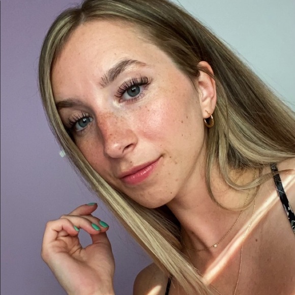 Profile Picture of Chantal Chevrier (@chantalmaryrose) on Poshmark