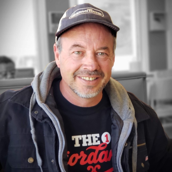 Profile Picture of Victor Mcleod (@papavictor) on Poshmark