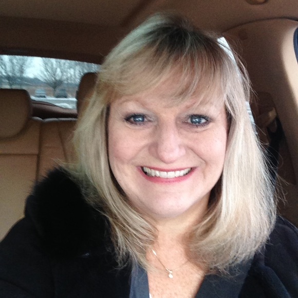 Profile Picture of Kim Lust (@ke5878) on Poshmark