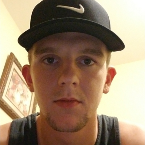 Profile Picture of Brandon Burdette (@brandon_scott96) on Poshmark