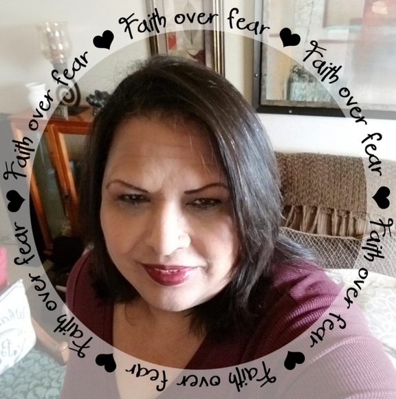 Profile Picture of Gloria ann Rios (@gloriagah61) on Poshmark