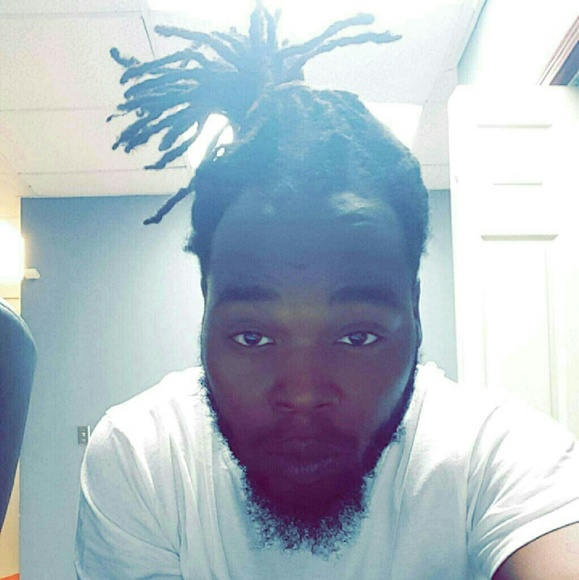 Profile Picture of Damon Moody (@moodyboi9) on Poshmark