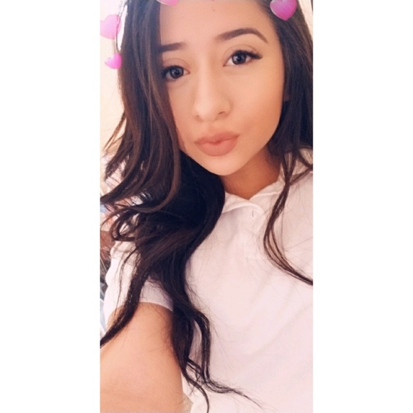 Profile Picture of Crystal Pinon (@crystalamriee7) on Poshmark