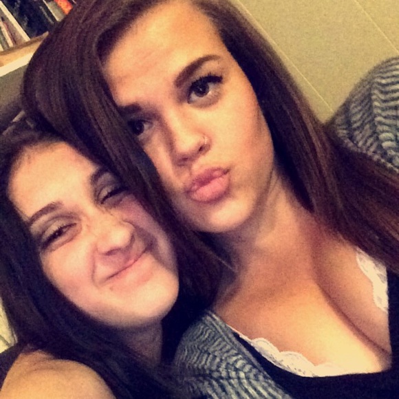 Profile Picture of Hannah Murray (@hannmurrayy) on Poshmark