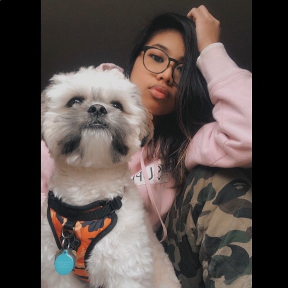 Profile Picture of Camelle Manuel (@camelle014) on Poshmark