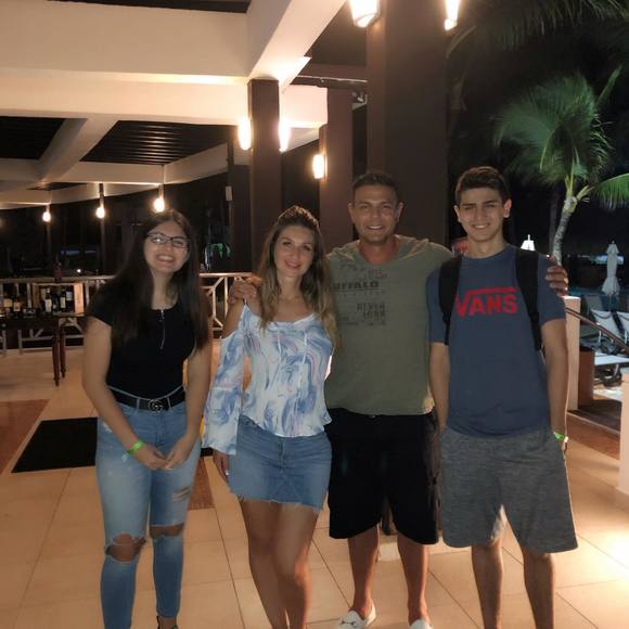 Profile Picture of Lesley Cicciarella (@lcicciarella) on Poshmark