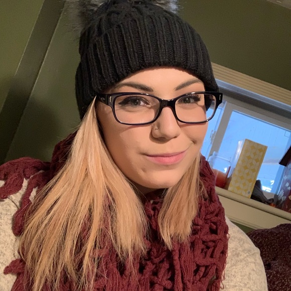 Tori Oberlander - Poshmark Profile Picture of Tori Oberlander (@toberlander) on Poshmark