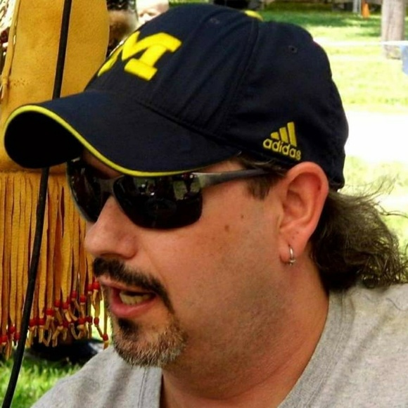 Profile Picture of David Blevins (@davidblevind) on Poshmark