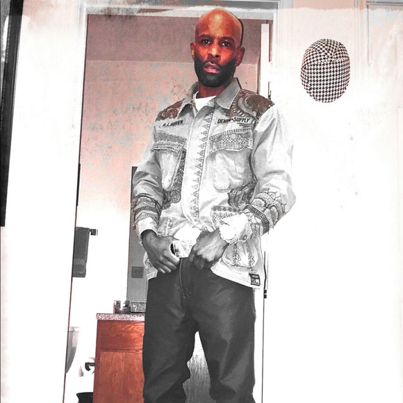 Derek Nobles - Poshmark Profile Picture of Derek Nobles (@tattoodee) on Poshmark