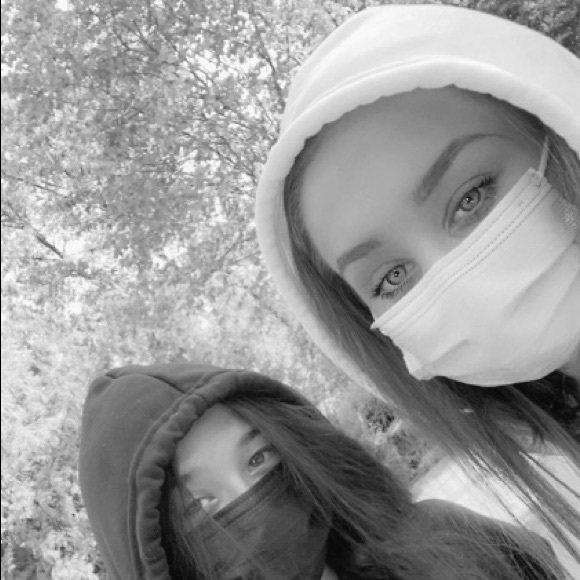 Profile Picture of Elina Felgner (@elinafelgner) on Poshmark