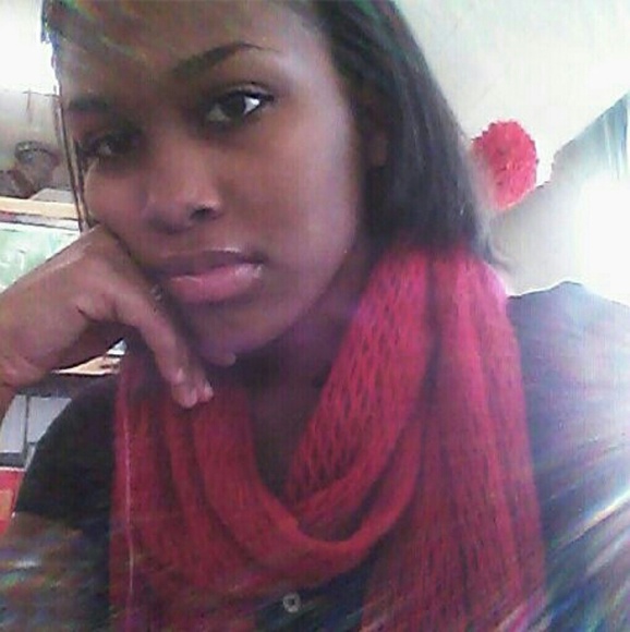 Profile Picture of Amber Mack (@amberdommack) on Poshmark