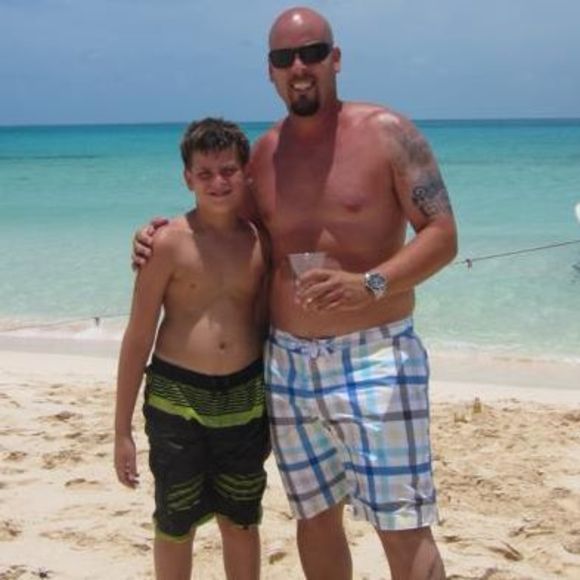 Profile Picture of Carlos Berrios (@carber30) on Poshmark