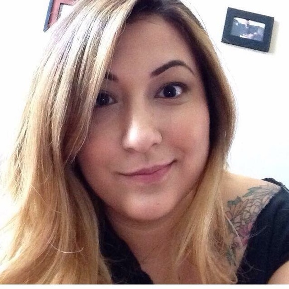 Profile Picture of Fatema Grindell (@aligrindell4) on Poshmark