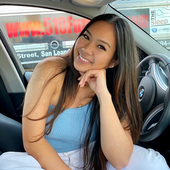 Profile Picture of Abby Tayag (@abbitayag) on Poshmark