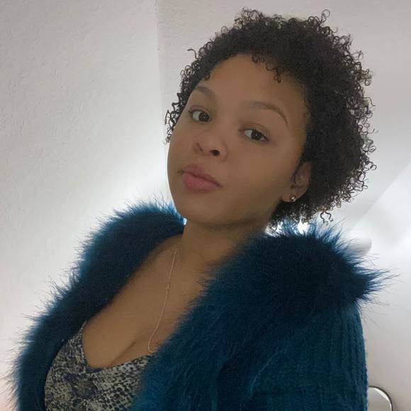 Profile Picture of Haleigh Bauldwin (@haleighb_98) on Poshmark