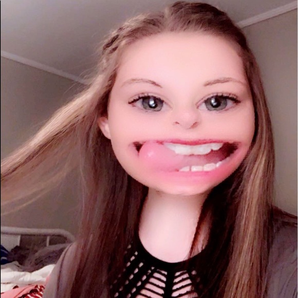 Profile Picture of Lauren Fooshee (@lfooshee) on Poshmark