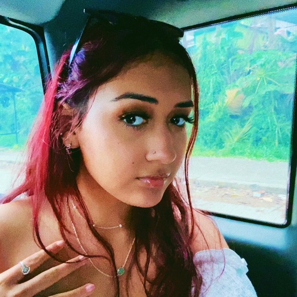 Profile Picture of Marilyn Paz (@chickenugggets) on Poshmark