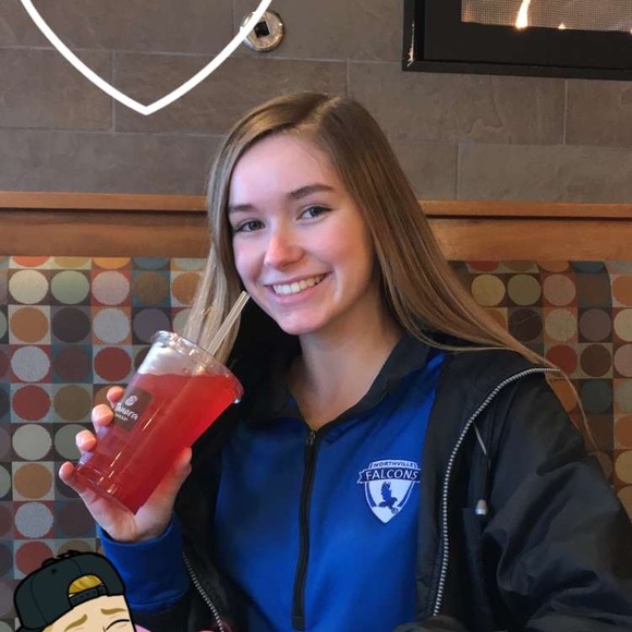 Profile Picture of Emily Ovitt (@emilyovitt) on Poshmark