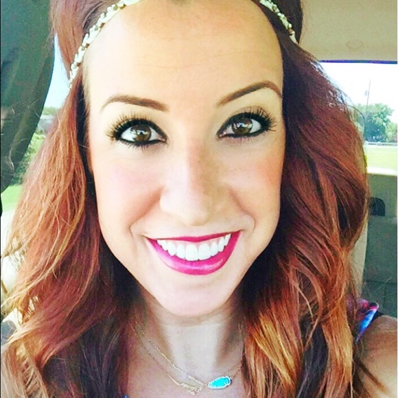 Profile Picture of Michele Huffman (@michele0474) on Poshmark