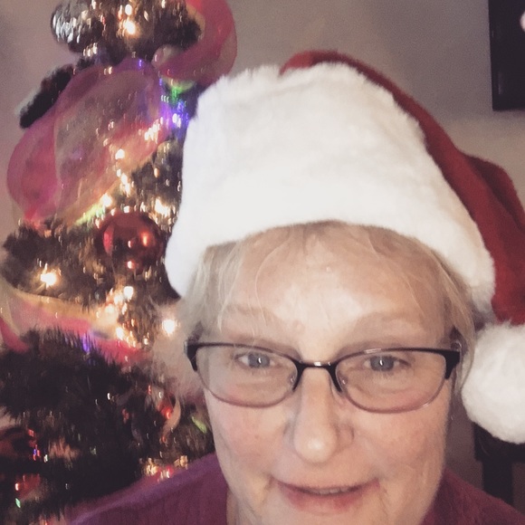 Profile Picture of Alice Barefoot (@barefootlady2) on Poshmark