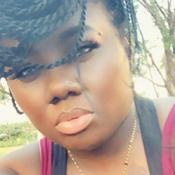 Profile Picture of April Thompson (@ahughes82) on Poshmark