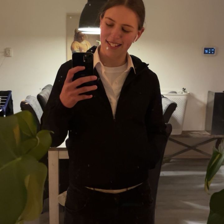 Profile Picture of Roxanne (@roxanne.v.b) on Tiktok